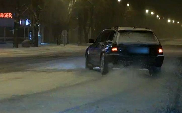 Policisti Rīgā un Dreiliņos aizturējuši "driftētājus"