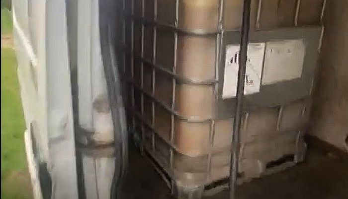 Policisti Spuņciemā atsavina nelegālu dīzeļdegvielu un alkoholu