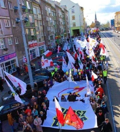 Polijā tūkstoši iziet ielās, lai atbalstītu abortu aizliegumu