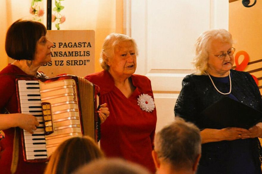 "Prātā mums taču visām vēl jaunība!" Vadakstes seniorēm joprojām skan labi