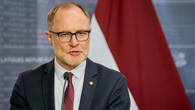 Attēls rakstam: Premjere pieprasa Sprūda demisiju, aizsardzības ministra amatu uzaicinājusi ieņemt pulkvedi Melni