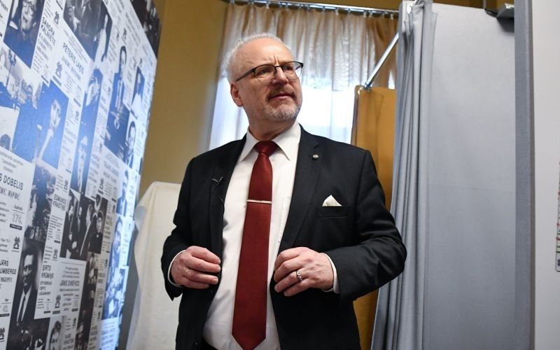 Prezidents apmierināts ar veiktajiem labojumiem grozījumos par liegumu publiskā pasākumā izmantot bijušo totalitāro režīmu simbolus