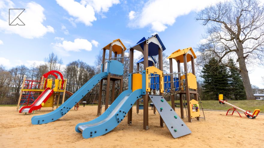 Prieki bērniem! Rotaļu laukumā Baldonē uzstādītas jaunas iekārtas