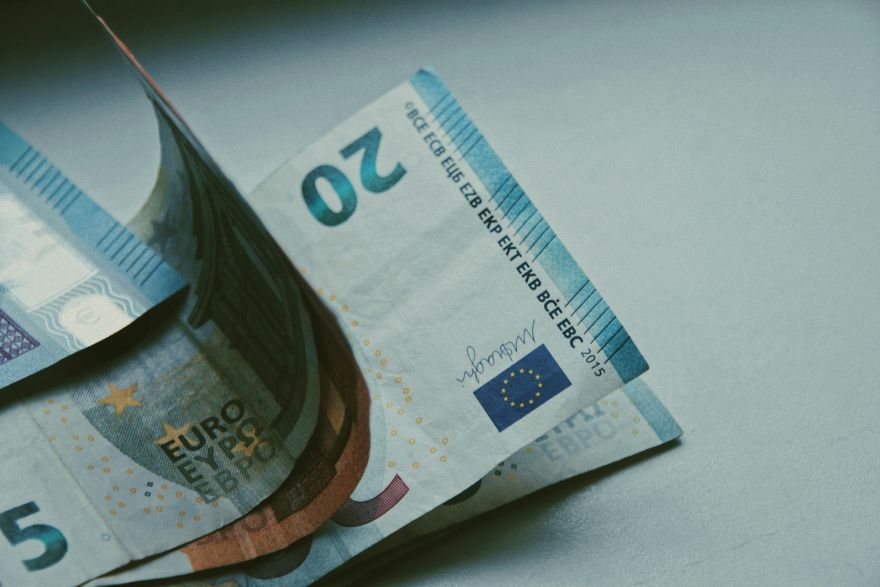 “Progresīvie” rosina minimālo algu noteikt 50% apmērā no vidējās algas