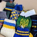 Attēls rakstam: Pustonna siltuma: šoziem Ukrainas karavīriem saziedoti vairāk nekā 500 kilogramu adījumu