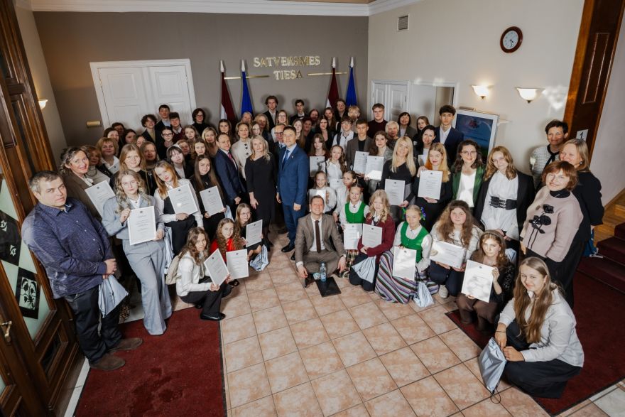 Radošo darbu konkursā "Uzticība Latvijai – ticēt un uzticēties savai valstij" balvas gūst arī Pierīgas skolēni