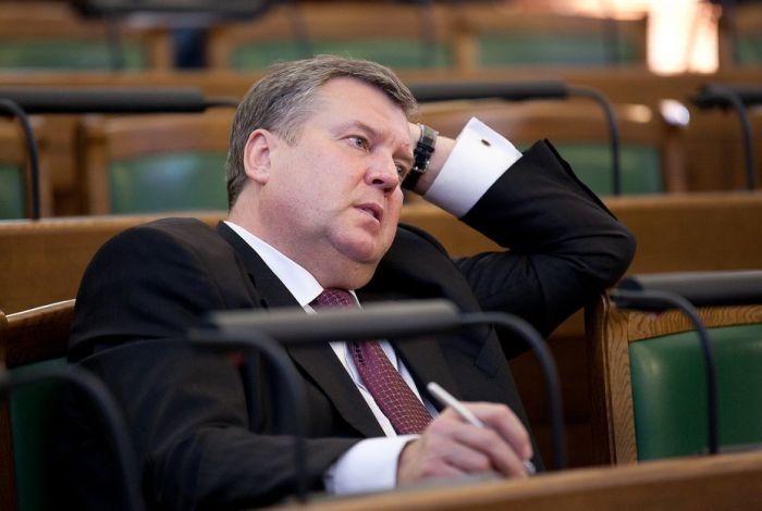 Raidījums pauž aizdomas, ka Urbanovičam Pierīgā uz firmas vārda uzbūvēta māja