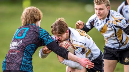 Attēls rakstam: Regbija kluba "Livonia" jauniešiem un dāmām pirmās godalgas sezonā; galvenie spēki gatavojas startam