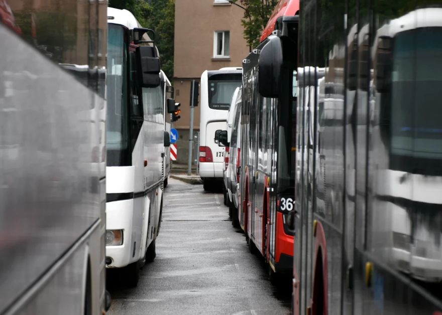 Reģionālajā transportā gatavojas cenu lēcienam. Par cik dārgāki kļūs braucieni?