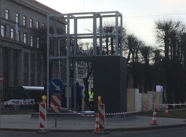 Rīgā top Latvijas valsts simtgadei veltīts vides objekts "Goda vārti"