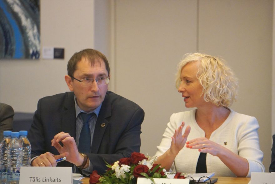 Rīgas plānošanas reģionā drīzumā nesola risinājumus ceļu infrastruktūras problēmām (papildināta)