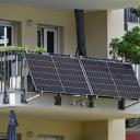 Attēls rakstam: Rozetē spraužami saules paneļi – ērti, bet vai droši?