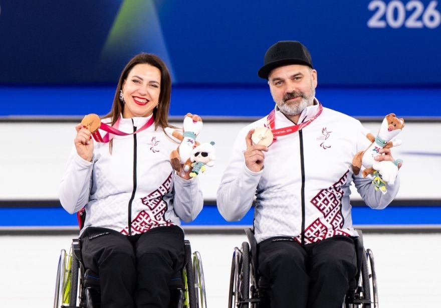 Rožkova/Lasmans izcīna Latvijai pirmo medaļu ziemas paralimpiskajās spēlēs