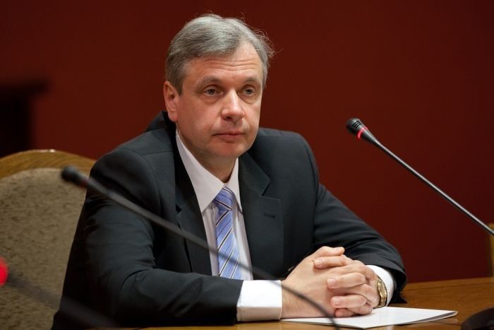 Šadurskis uzskata, ka pedagogu jaunais atalgojuma modelis ir veiksmīgs, un no skolotāju protestiem nebaidās