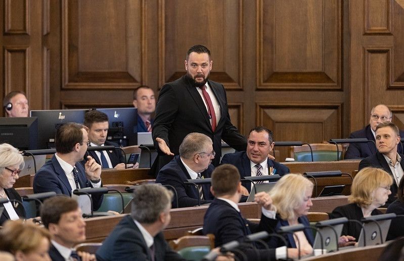 Saeima konceptuāli atbalsta likuma projektu Uzvaras parka pieminekļa demontāžai