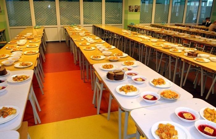 Saeima paredz pašvaldību līdzdalību skolēnu ēdināšanā