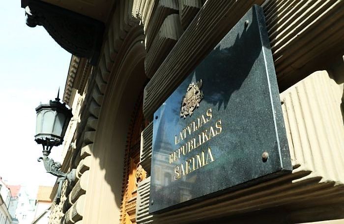 Saeimas juristi: Piedāvātās stingrākās prasības amatu savienošanas ierobežojumiem amatpersonām ir sarežģītas un grūti uztveramas