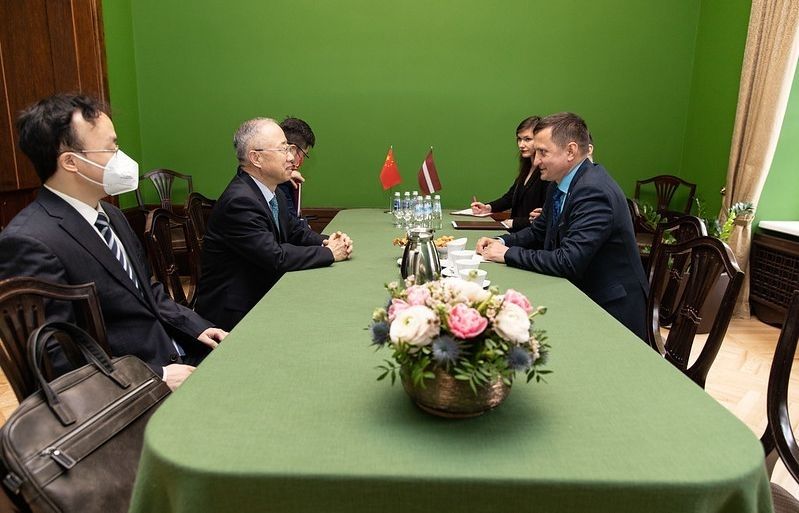 Saeimas sekretārs aicina Ķīnu izdarīt spiedienu uz Krieviju, lai tā izbeigtu karu Ukrainā