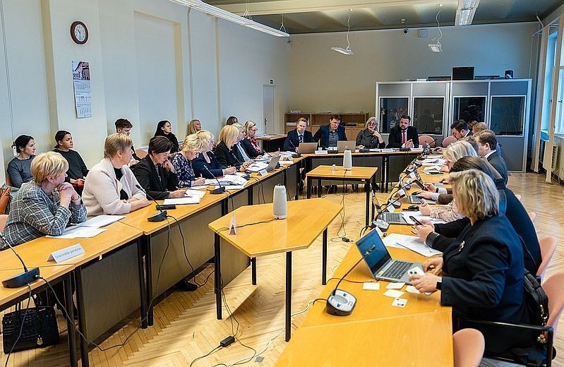 Saeimas Tautsaimniecības komisija: jāsalāgo prasības dzīvnieku patversmēm un audzētavām
