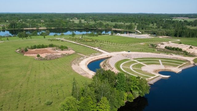 Sākas devītā ziedojumu akcija "Top Latvijas Likteņdārzs! Stāsti par vectēviem"