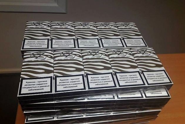 Salaspilī policisti agresīvam vīrietim atsavinājuši 3300 nelegālo cigarešu