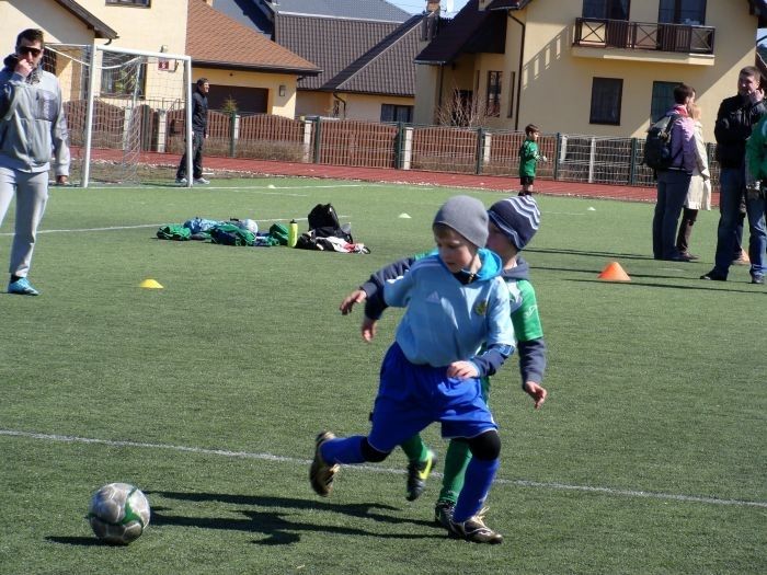 Salaspilī puikas atklāj futbola vasaras sezonu