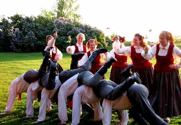 Salaspilī sadancos piecu Latvijas "piļu" dejotāji, bet Aigars Grāvers pirks koku