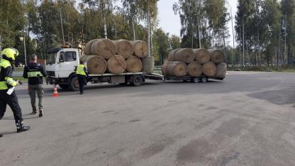 Attēls rakstam: Salaspilī veikta kravas auto pārbaude.  Atklājušās trakas lietas...