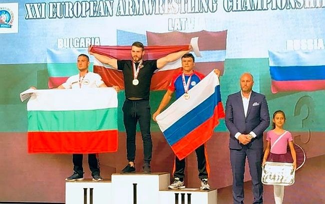 Salaspilietis Krasovskis izcīna divas zelta medaļas Eiropas čempionātā ārmreslingā