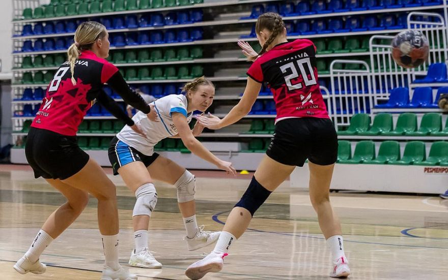 Salaspils handbolistes zaudē pēdējā mājas spēlē, salaspilieši vinnē Sauriešos