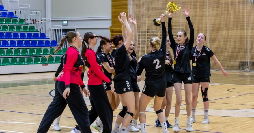 Salaspils sporta skolas handbolistes triumfē Latvijas U15 čempionātā