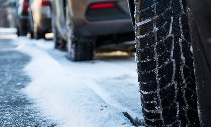 Sals tuvojas: atgādinājums autovadītājiem laicīgi aprīkot auto ar ziemas riepām