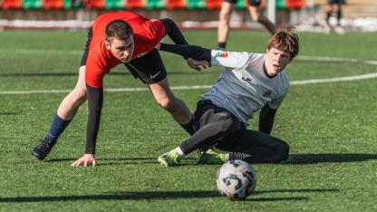 Attēls rakstam: Sarkanā kartīte, nerealizēta "pendele" un seši vārti: Ķekavas futbolisti uzvar Olainē (papildināta)