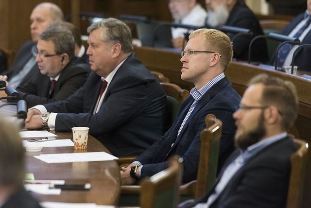 "Saskaņa" Saeimā iesniegusi prasību par neuzticības izteikšanu Šadurskim