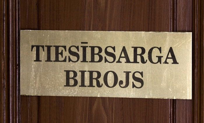 Satraukums bāriņtiesu lietā – sabiedrība un žurnālisti vēršas pie Tiesībsarga