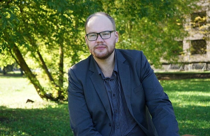 Saules baterijas, granulas vai malka – kas izdevīgāk un dabai draudzīgāk?