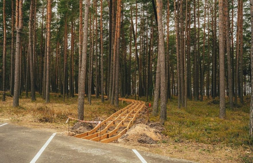 Saulkrastos top jaunas koka laipas piekļuvei pie jūras