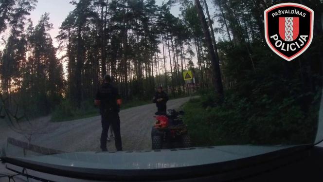 Attēls rakstam: Sauriešos nakts patruļas laikā policija aptur divus pusaudžus; likumsargiem nākas zvanīt vecākiem