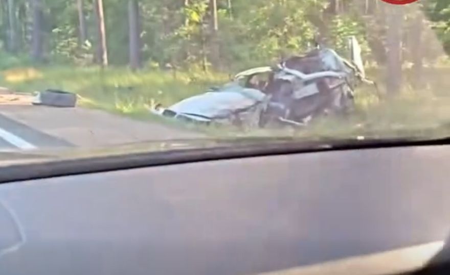 Šausminoša traģēdija uz ceļa Ropažu novadā - vieglās automašīnas vadītāja gājusi bojā