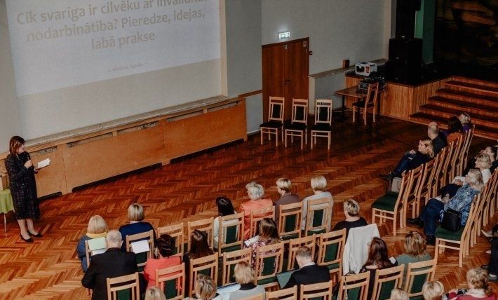 Siguldā aizvadīta konference par cilvēku ar invaliditāti nodarbinātību