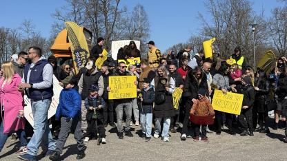 Attēls rakstam: Siguldā aizvadīts pikets, lai pievērstu sabiedrības uzmanību drifta kustībai Latvijā