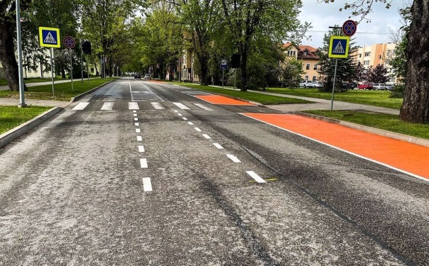 Siguldā sāk velo ielas izveidi Pils ielas posmā