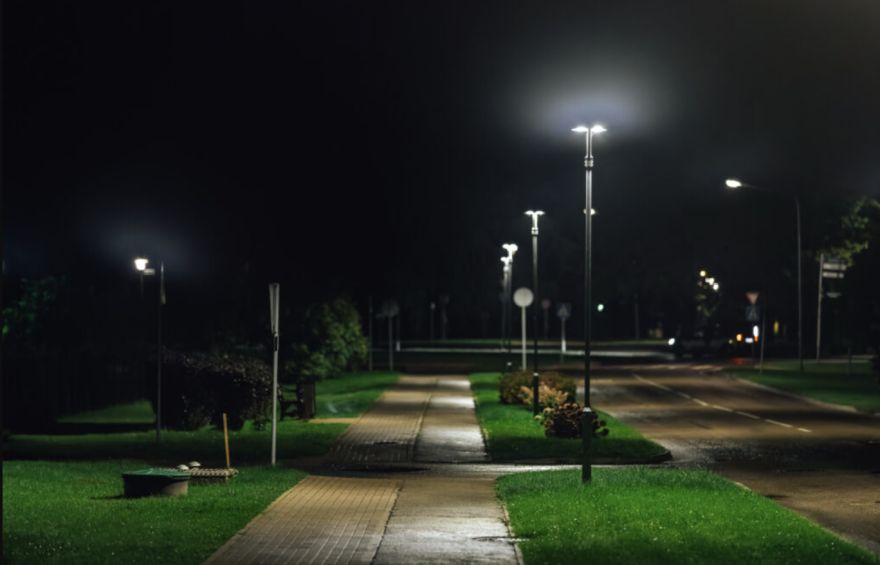 Siguldā tagad arī vakaros un naktīs būs gaišāks - uzstādīts jauns apgaismojums
