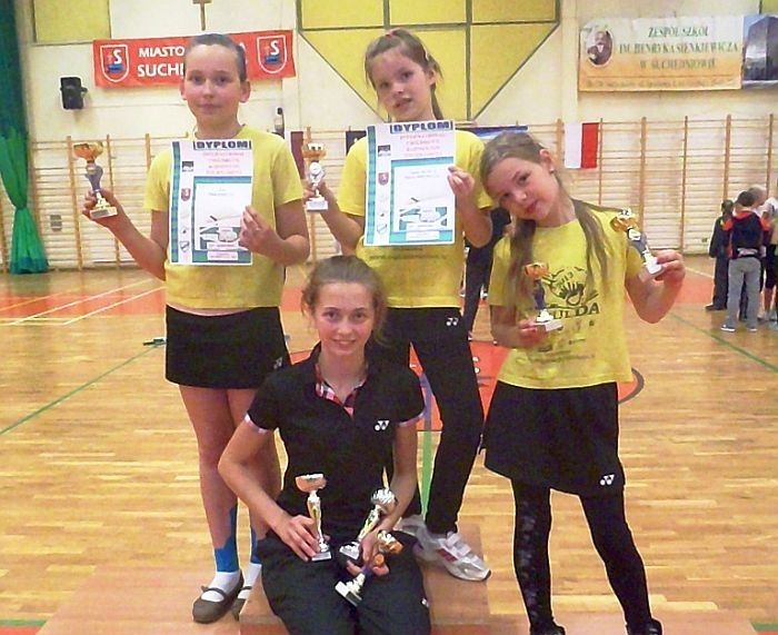 Siguldas badmintonistes pārved kausus no Polijas