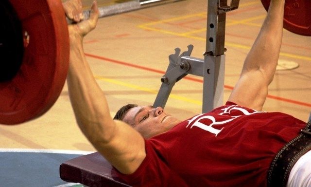 Siguldas kausa izcīņa svaru stieņa spiešanā guļus