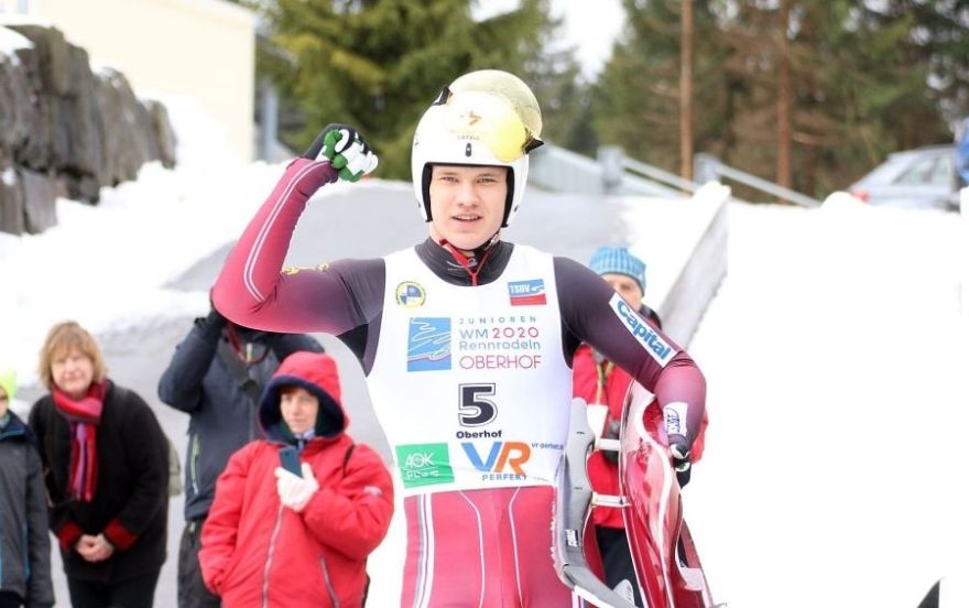 Siguldietis Bērziņš izcīnījis sudrabu pasaules junioru čempionātā kamaniņu sportā (papildināta)