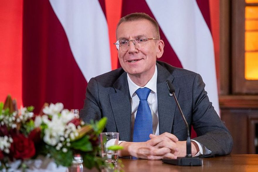 "Skolā ir jāmācās arī skolotājiem un vecākiem" – Rinkēviča vēstījums Zinību dienā