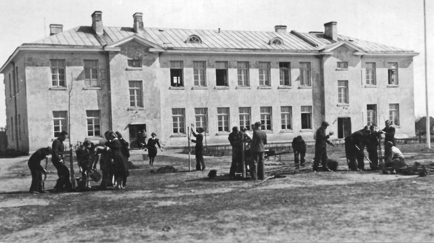 Skola vairo labestību. Kā tas notika Ādažos