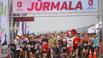 Attēls rakstam: Skrējiens gar jūru - Majoru pludmalē šodien valdīs sportiska rosība