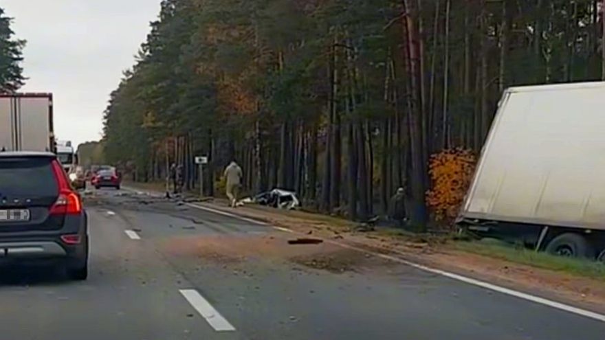 Smaga autokatastrofa starp Līčiem un Upeslejām: aculiecinieki ziņo par bojāgājušo
